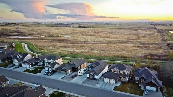 1057 Hillcrest Manor Estates, House detached with 5 bedrooms, 3 bathrooms and 4 parking in Strathmore AB | Card Image