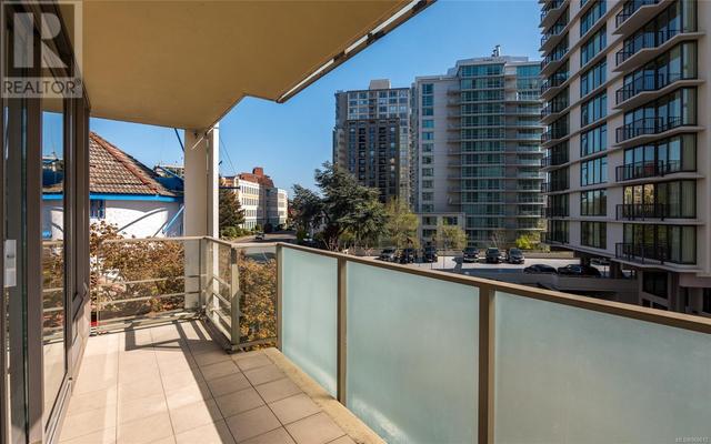 402 - 708 Burdett Ave, Condo with 2 bedrooms, 2 bathrooms and 1 parking in Victoria BC | Image 17