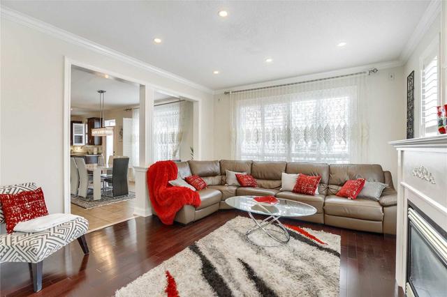 8 Weston Cres, House detached with 5 bedrooms, 5 bathrooms and 6 parking in Ajax ON | Image 3