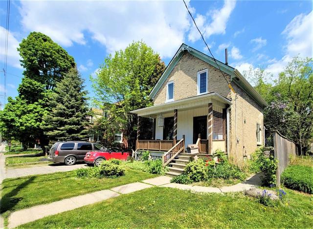 49 Union St E, House detached with 3 bedrooms, 2 bathrooms and 5 parking in Waterloo ON | Image 3