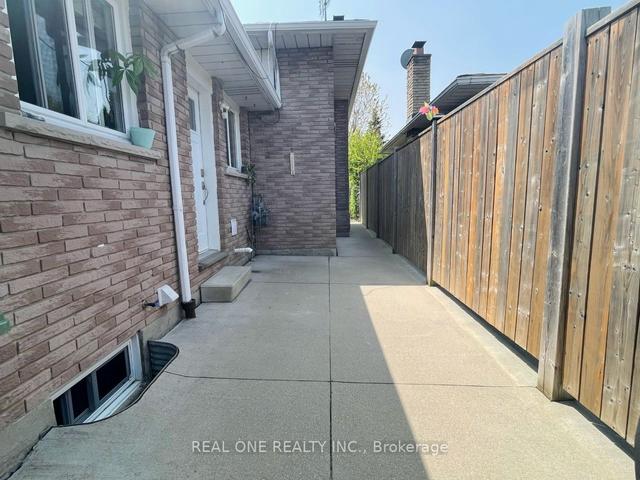 362 Magnolia Dr, House semidetached with 3 bedrooms, 2 bathrooms and 2 parking in Hamilton ON | Image 26