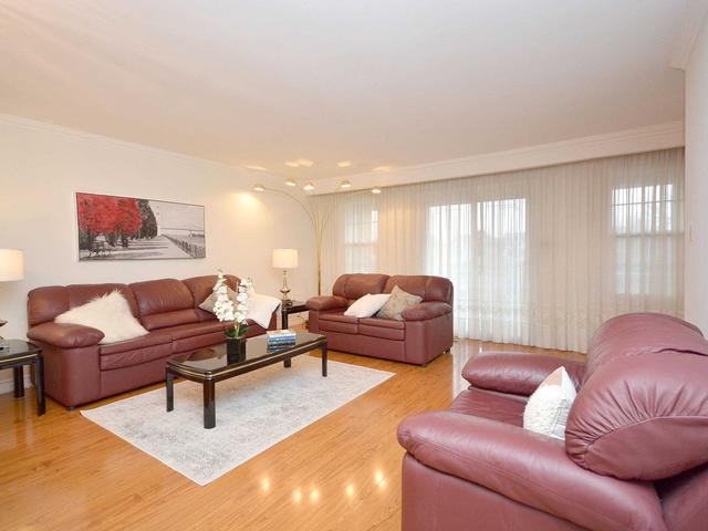 854 Queensbridge Dr, House detached with 4 bedrooms, 3 bathrooms and 6 parking in Mississauga ON | Image 27