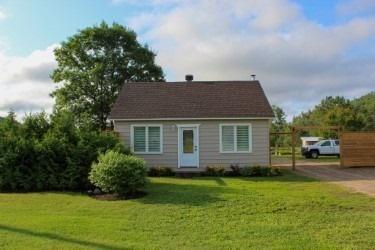18527 Hwy 60, House detached with 2 bedrooms, 1 bathrooms and 10 parking in Madawaska Valley ON | Image 1