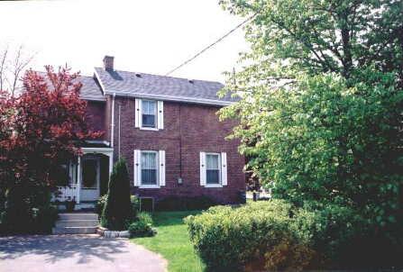 217 Mary St E, House detached with 3 bedrooms, 2 bathrooms and 3 parking in Whitby ON | Image 1