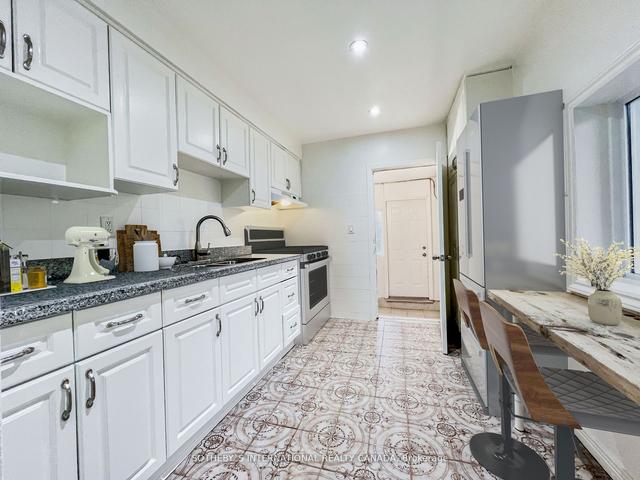 2032 Davenport Rd, House semidetached with 2 bedrooms, 3 bathrooms and 1 parking in Toronto ON | Image 6