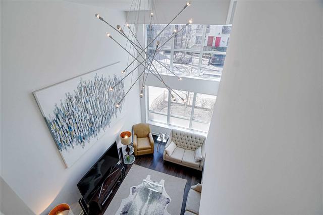 th05 - 58 Orchard View Blvd, Townhouse with 2 bedrooms, 3 bathrooms and 1 parking in Toronto ON | Image 2