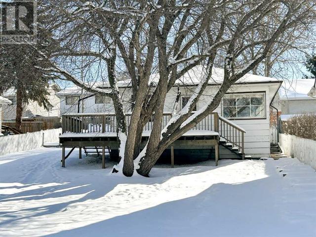 4205 45 Street, House detached with 2 bedrooms, 1 bathrooms and 2 parking in Ponoka AB | Image 1