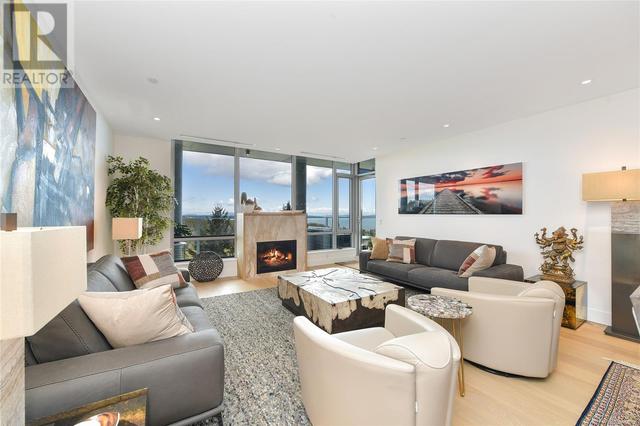 702 - 5388 Hill Rise Terr, Condo with 2 bedrooms, 2 bathrooms and 2 parking in Saanich BC | Image 3