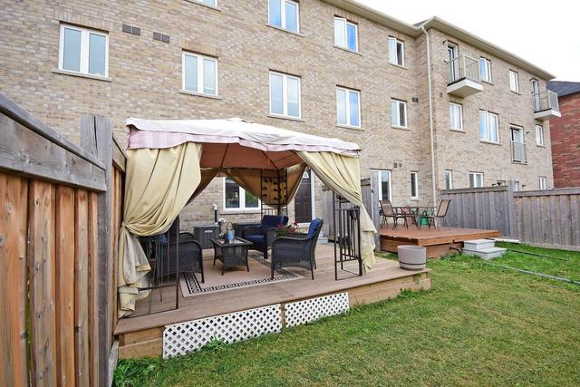 16 Kayak Hts, House attached with 3 bedrooms, 2 bathrooms and 2 parking in Brampton ON | Image 6