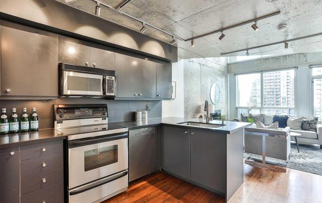 1002 - 1029 King St W, Condo with 1 bedrooms, 2 bathrooms and 1 parking in Toronto ON | Image 3