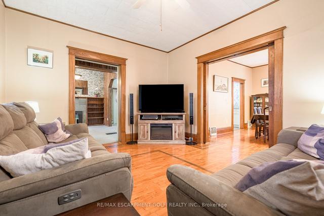 52 Blake St, House detached with 4 bedrooms, 2 bathrooms and 2 parking in Hamilton ON | Image 3