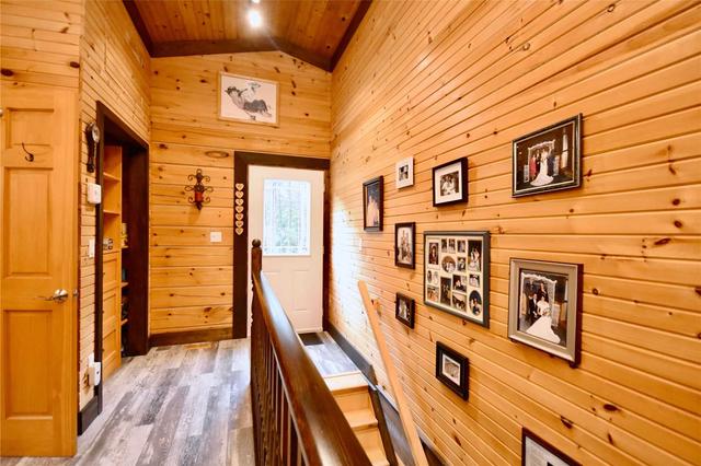 1202 Vankoughnet Rd, House detached with 2 bedrooms, 2 bathrooms and 10 parking in Bracebridge ON | Image 5