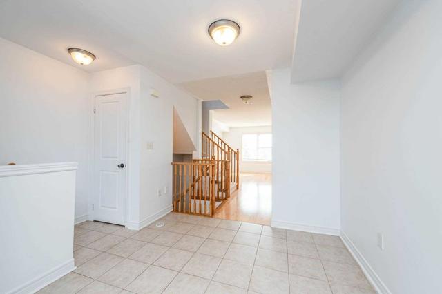 25 - 31 Battalion Rd, Townhouse with 2 bedrooms, 3 bathrooms and 1 parking in Brampton ON | Image 5