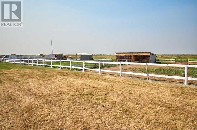 232060 Range Road 245, Home with 3 bedrooms, 2 bathrooms and null parking in Wheatland County AB | Image 34
