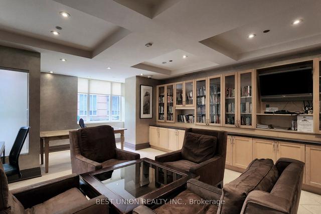 512 - 485 Rosewell Ave, Condo with 2 bedrooms, 2 bathrooms and 1 parking in Toronto ON | Image 21