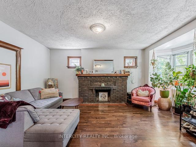 111 Alberta Ave, House detached with 8 bedrooms, 4 bathrooms and 5 parking in Toronto ON | Image 3