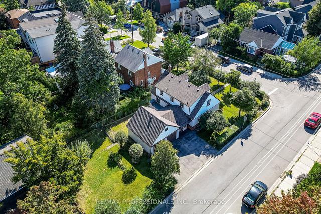 36 Thorndale Ave, House detached with 4 bedrooms, 3 bathrooms and 5 parking in Toronto ON | Image 23