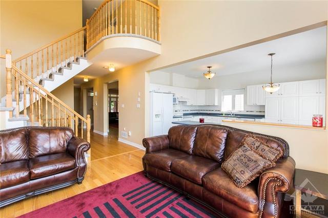 118 Finn Court, House detached with 5 bedrooms, 4 bathrooms and 6 parking in Ottawa ON | Image 7