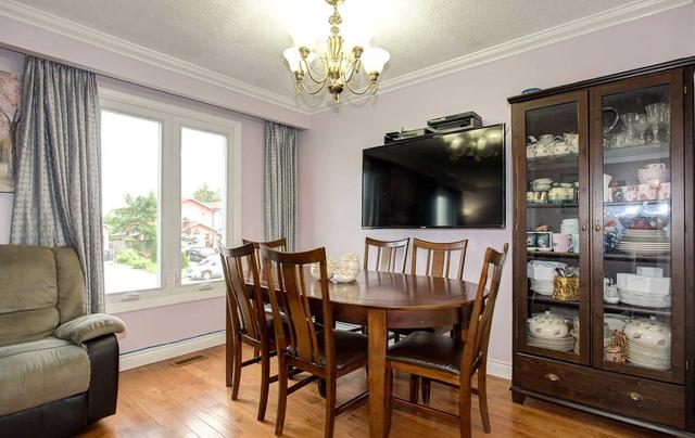 913 Stainton Dr, House semidetached with 3 bedrooms, 3 bathrooms and 5 parking in Mississauga ON | Image 22