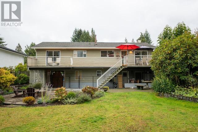 2293 Berkley Avenue, House detached with 6 bedrooms, 2 bathrooms and 5 parking in North Vancouver BC | Image 18