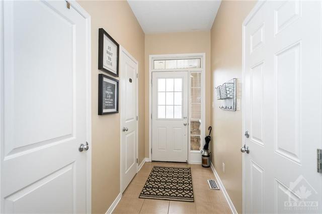 628 Pamplona Private, Townhouse with 3 bedrooms, 3 bathrooms and 3 parking in Ottawa ON | Image 2
