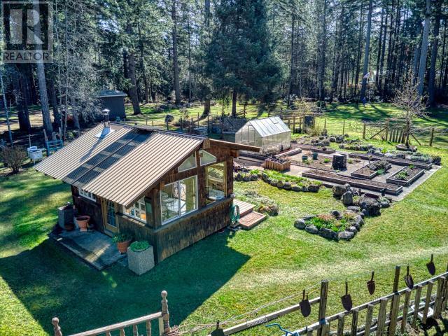 9537 Nassichuk Road, House detached with 4 bedrooms, 2 bathrooms and 8 parking in Powell River C BC | Image 5