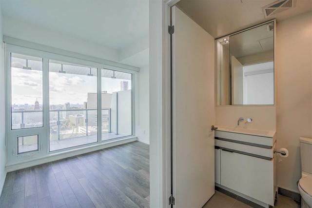 2109 - 197 Yonge St, Condo with 3 bedrooms, 2 bathrooms and 1 parking in Toronto ON | Image 6