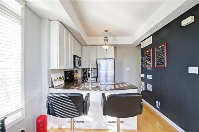 Th 27 - 80 Carr St, Townhouse with 2 bedrooms, 2 bathrooms and 1 parking in Toronto ON | Image 4