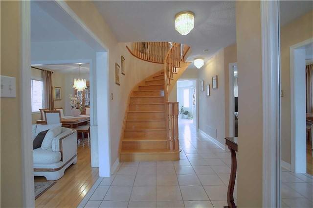 67 Song Bird Dr, House detached with 4 bedrooms, 3 bathrooms and 4 parking in Markham ON | Image 3