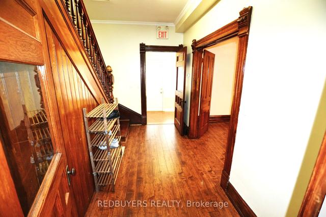 281 Main St N, House detached with 3 bedrooms, 2 bathrooms and 6 parking in Brampton ON | Image 4