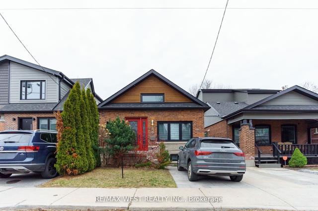 139 Springdale Blvd, House detached with 2 bedrooms, 3 bathrooms and 2 parking in Toronto ON | Image 12