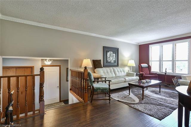 33 Spartan Drive, House detached with 4 bedrooms, 2 bathrooms and 3 parking in Brantford ON | Image 6