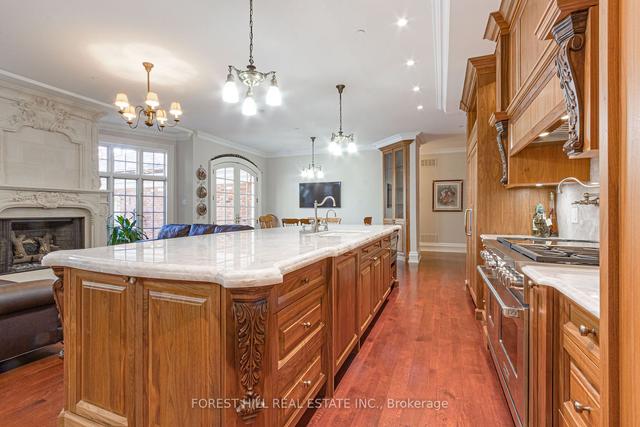 2438 Doulton Dr, House detached with 6 bedrooms, 8 bathrooms and 24 parking in Mississauga ON | Image 5