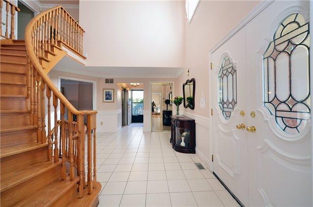 8 Torran Rd, House detached with 4 bedrooms, 4 bathrooms and 6 parking in Vaughan ON | Image 3