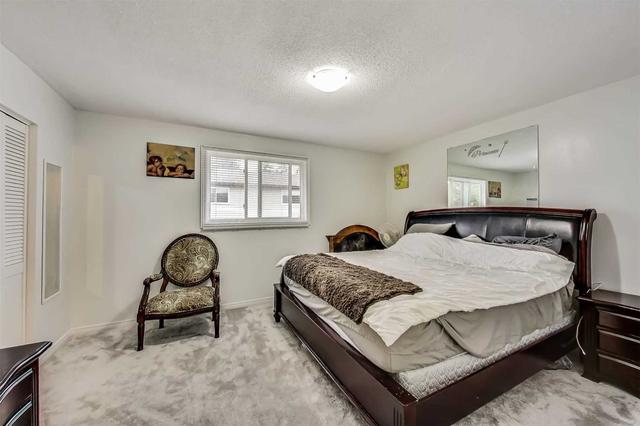 c - 22 Bond St, Townhouse with 3 bedrooms, 2 bathrooms and 2 parking in Brantford ON | Image 11