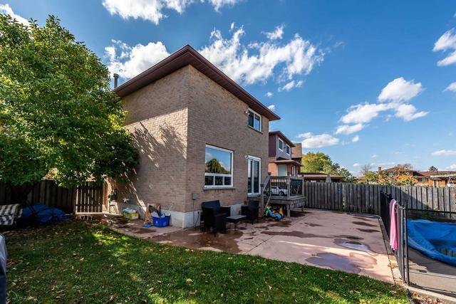 34 Puritan Crt, House detached with 4 bedrooms, 4 bathrooms and 3 parking in Hamilton ON | Image 11