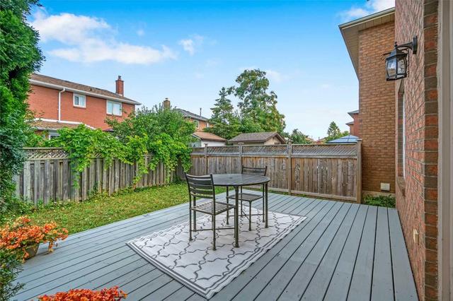 13 Salem Crt, House detached with 3 bedrooms, 2 bathrooms and 2 parking in Brampton ON | Image 17