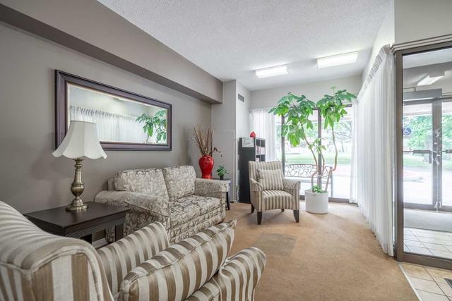 206 - 180 Limeridge Rd W, Condo with 2 bedrooms, 1 bathrooms and 1 parking in Hamilton ON | Image 2