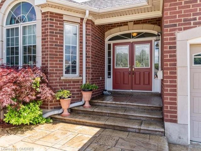 4467 Breckongate Court, House detached with 2 bedrooms, 2 bathrooms and 6 parking in Burlington ON | Image 2