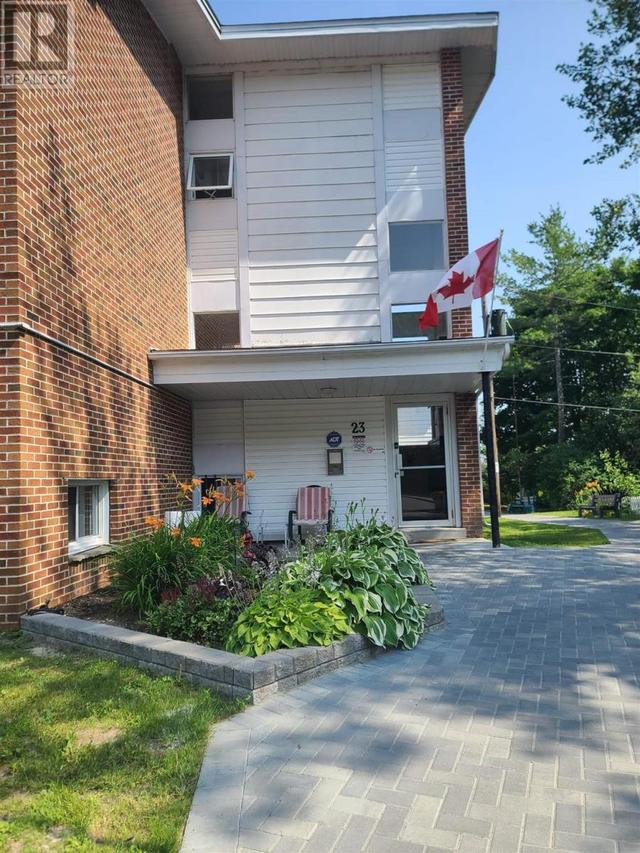 23 Mississauga Ave # 1, Condo with 1 bedrooms, 1 bathrooms and null parking in Elliot Lake ON | Image 1