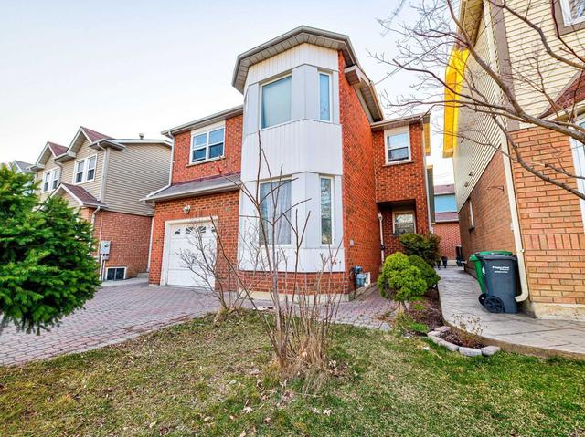 14 Saint Tropez Crt, House detached with 3 bedrooms, 3 bathrooms and 5 parking in Brampton ON | Image 3