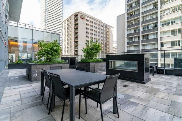 1105 - 7 Grenville St, Condo with 2 bedrooms, 2 bathrooms and 0 parking in Toronto ON | Image 17