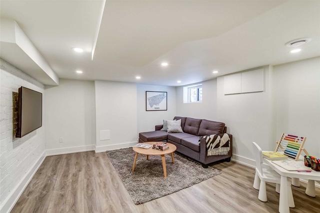 105 Kent Rd, House semidetached with 2 bedrooms, 2 bathrooms and 2 parking in Toronto ON | Image 22