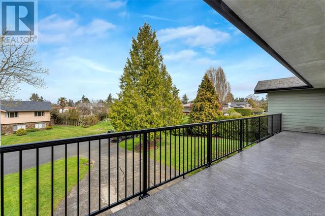 4261 Thornhill Cres, House detached with 5 bedrooms, 3 bathrooms and 6 parking in Saanich BC | Image 19