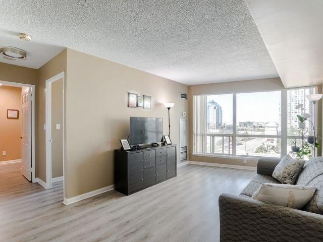 711 - 8 Lee Centre Dr, Condo with 2 bedrooms, 2 bathrooms and 1 parking in Toronto ON | Image 8