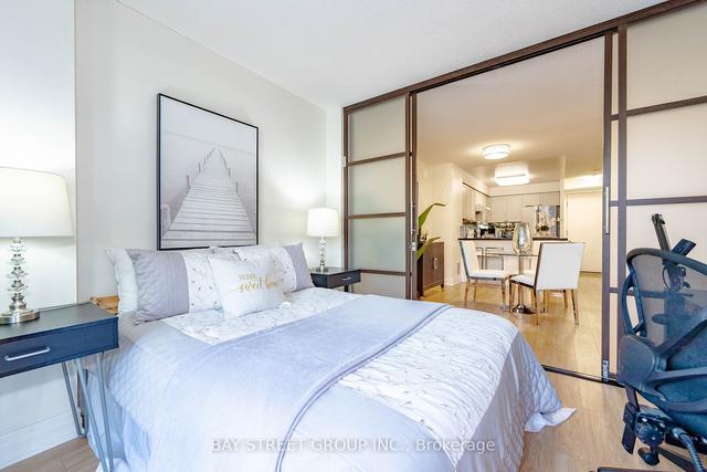 209 - 21 Hillcrest Ave, Condo with 2 bedrooms, 1 bathrooms and 1 parking in Toronto ON | Image 6