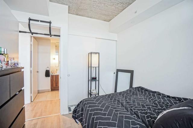 2206 - 185 Roehampton Ave, Condo with 1 bedrooms, 1 bathrooms and 0 parking in Toronto ON | Image 6