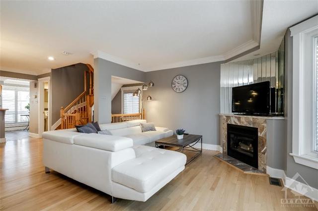 81 Robinson Avenue, Townhouse with 2 bedrooms, 4 bathrooms and 2 parking in Ottawa ON | Image 4