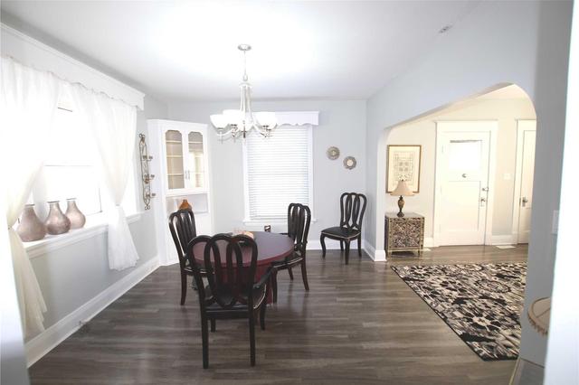 92 Nelson St W, House detached with 3 bedrooms, 3 bathrooms and 4 parking in Brampton ON | Image 3