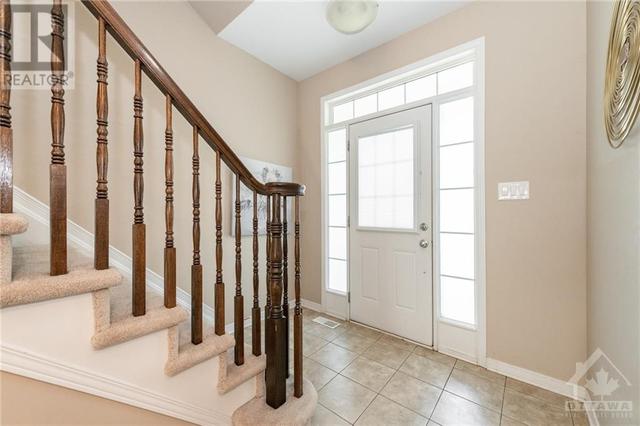 614 Pamplona Private, Townhouse with 3 bedrooms, 4 bathrooms and 2 parking in Ottawa ON | Image 2